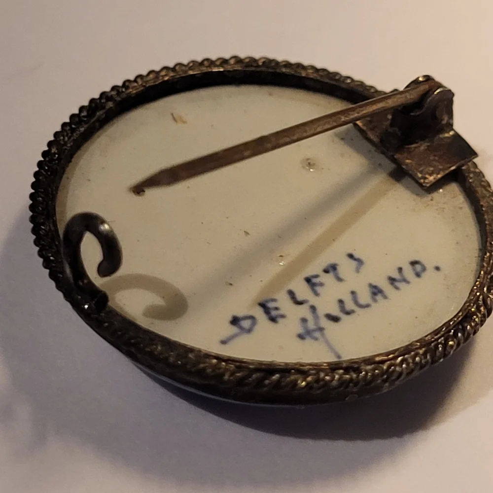 Vintage Delfts Holland Brooch - Picture 2 of 7